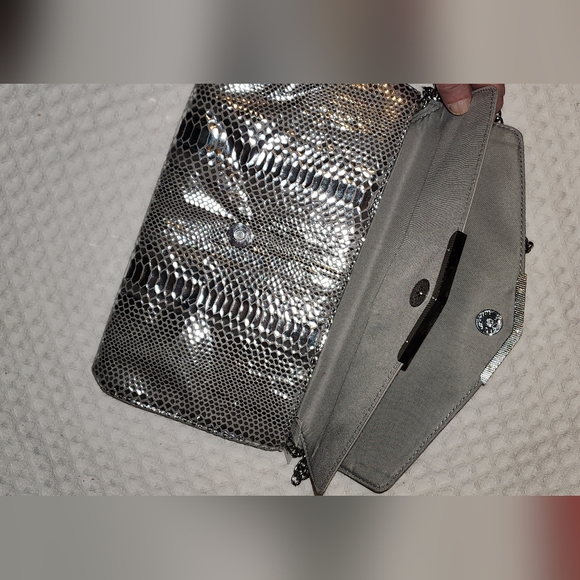 đWHBM printed metallic snake clutch - Picture 8 of 16